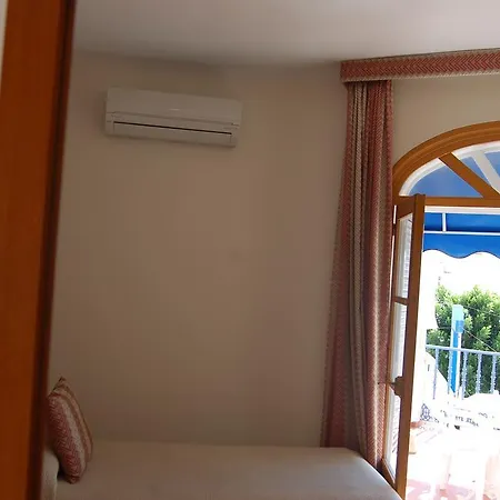 Marazul Hostel *